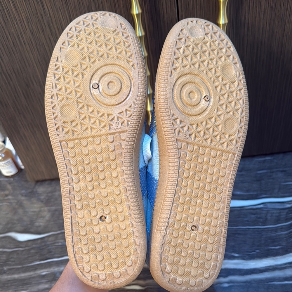 Stylish Blue Athletic Shoes with Rhinestone Accents - Picture 9 of 17